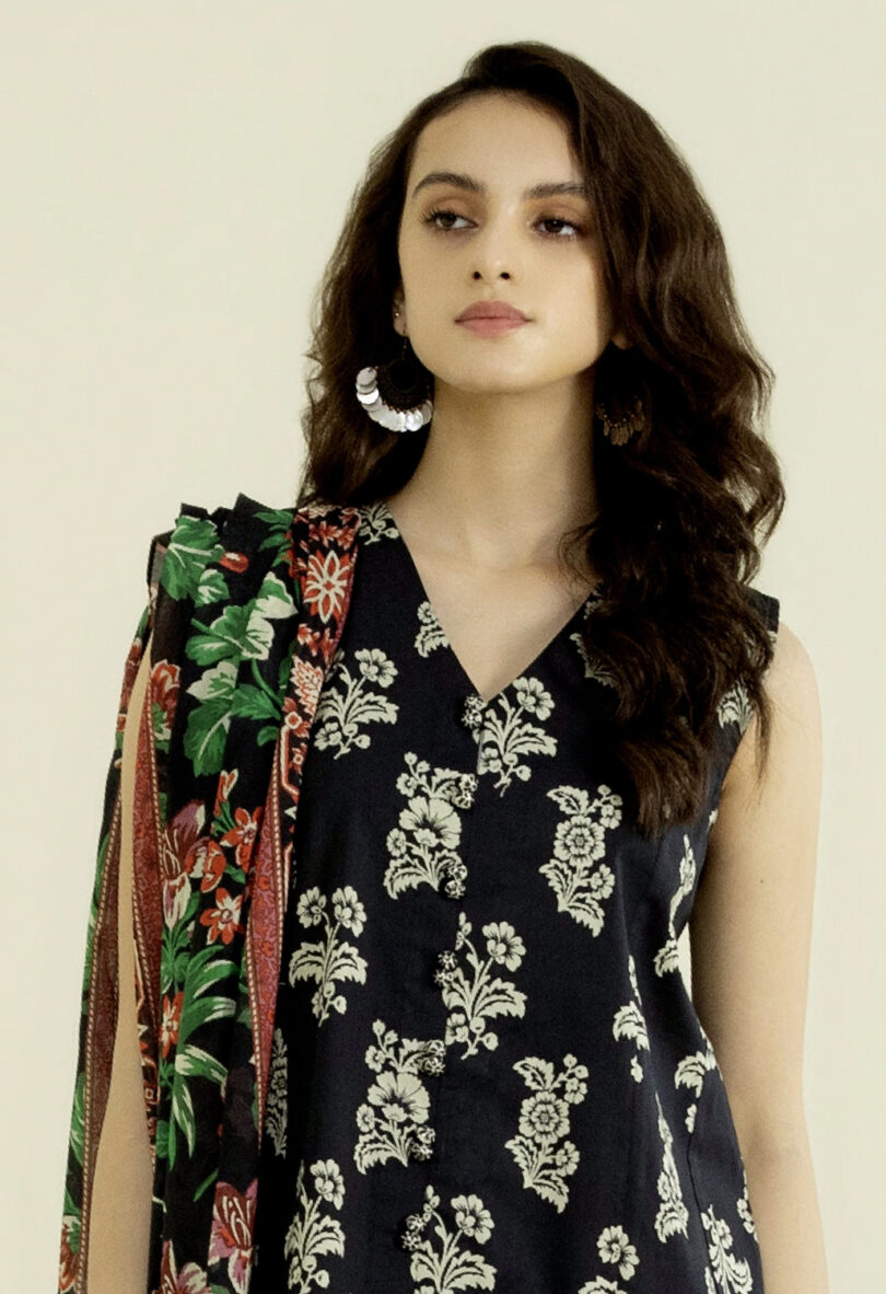 Sapphire 3 Piece Printed Lawn Suit - Image 3